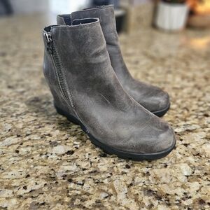 Sorel Rhapsody Chelsea Gray Suede Wedge Ankle Booties